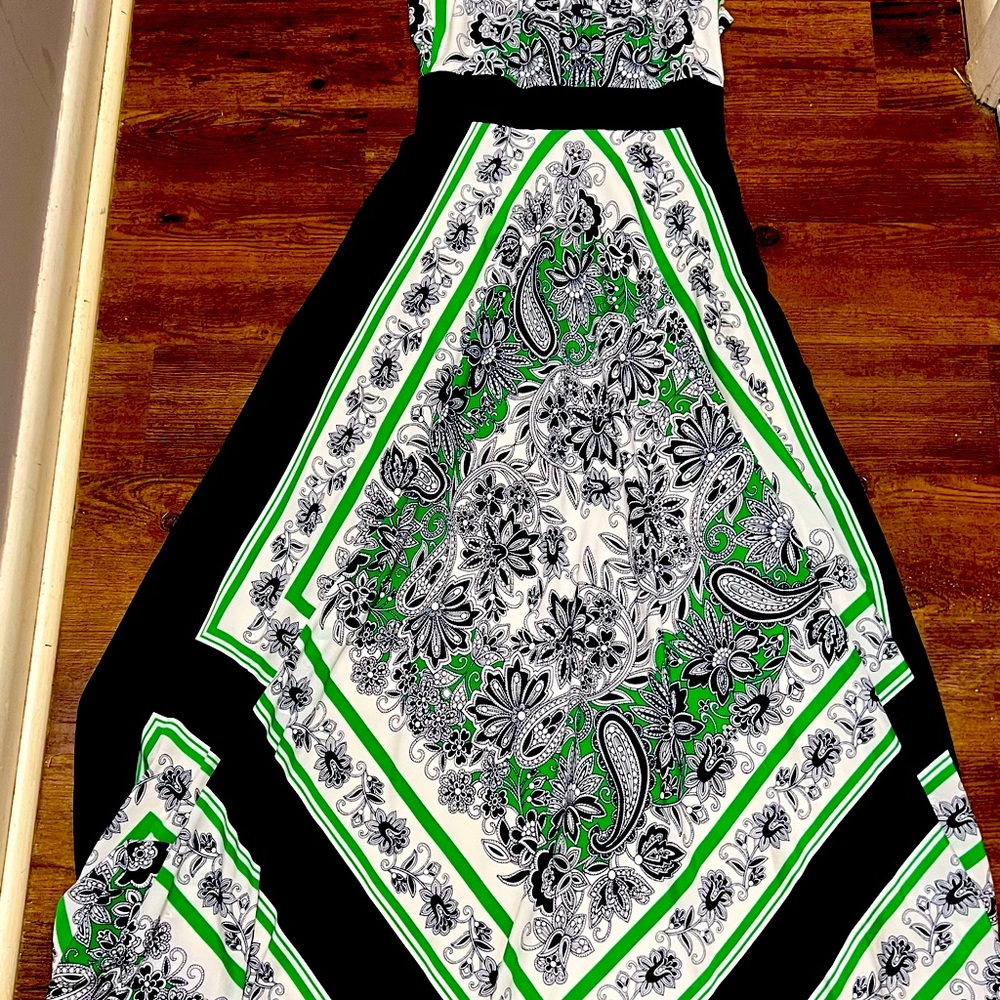Gorgeous size 6 Eliza J halter maxi in great condition.